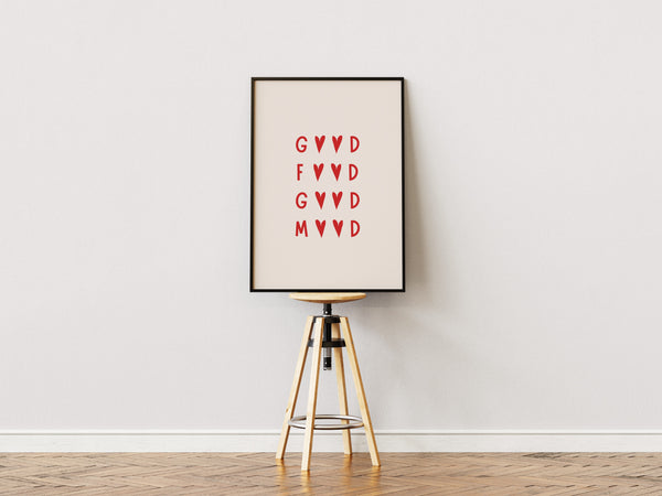 Minimalistisk plakat med teksten “Good Food Good Mood” i røde bogstaver med hjerter – sjov køkkenplakat.