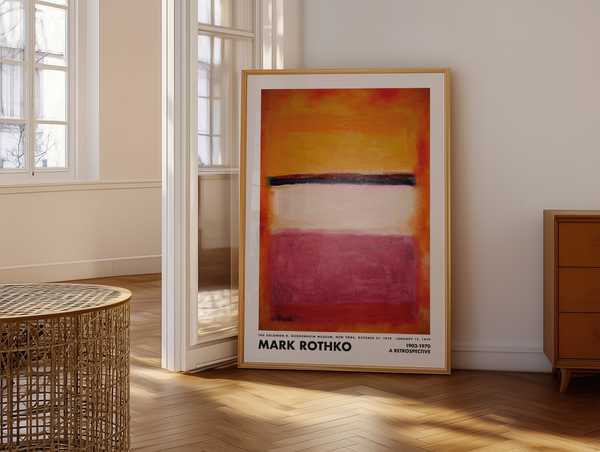 Abstrakt plakat med varme orange og røde farvefelter, lyst midterfelt og mørk vandret linje inspireret af Mark Rothkos farvekompositioner.