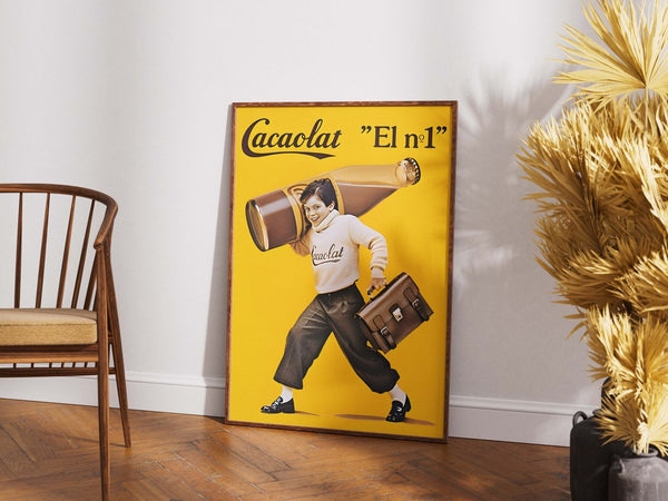 Retro Cacaolat plakat med barn, skoletaske og kakaomælk. Perfekt til køkken, café eller plakatvæg med vintage vibe.