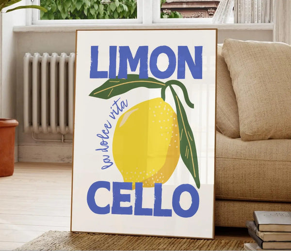 Grafisk Limoncello plakat med stor citron og teksten “La Dolce Vita” – italiensk retro plakat med moderne typografi og farver.