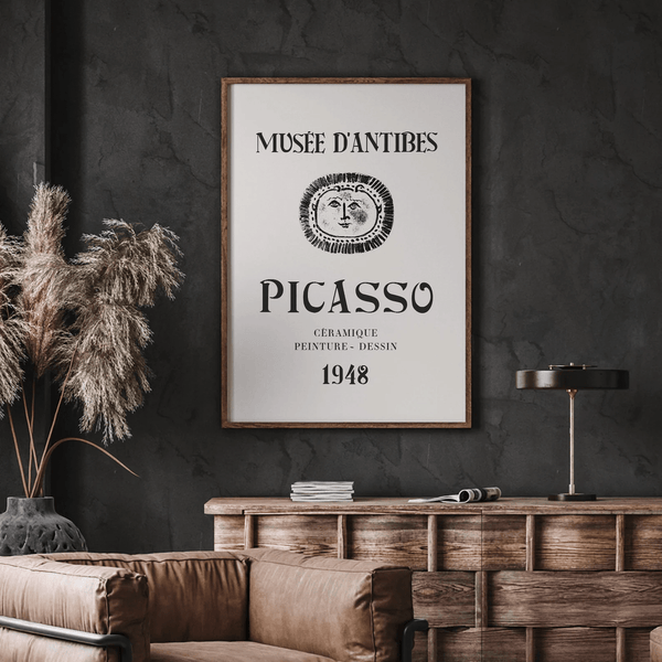 Sort hvid Picasso plakat med grafisk motiv fra Musée d’Antibes 1948 og kunstnerisk typografi.