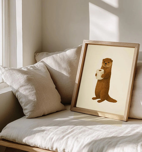 Illustration af en brun odder, der holder toiletpapir – sjov plakat til badeværelset.