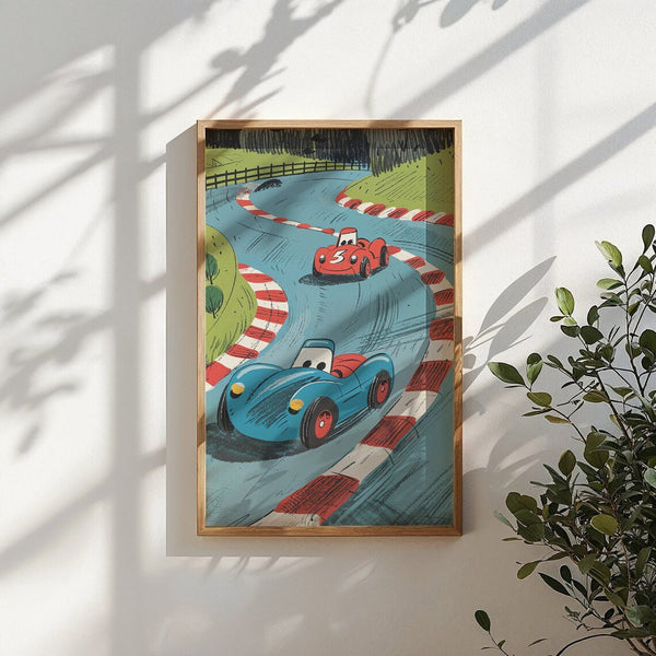 Racerbil børneplakat med farverigt design og et spændende racerløb, ideel til væggen i børneværelset. Perfekt for børn, der elsker biler og fart.