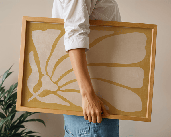 Sol Blomst Plakat med varme nuancer og solinspireret blomstermotiv. Perfekt til moderne boligindretning og billedvægge med personlighed.