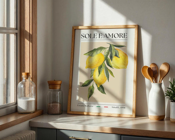 Plakat med citroner og teksten “Sole e Amore” i italiensk vintage-stil – inspireret af Amalfi og Estate Italiana.