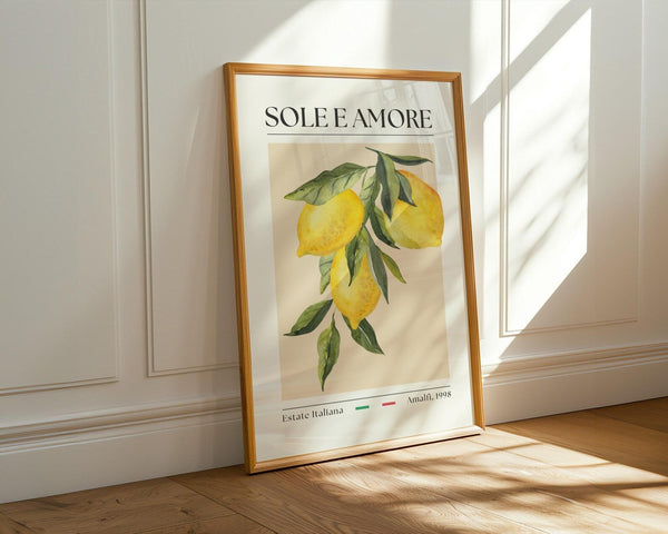 Plakat med citroner og teksten “Sole e Amore” i italiensk vintage-stil – inspireret af Amalfi og Estate Italiana.