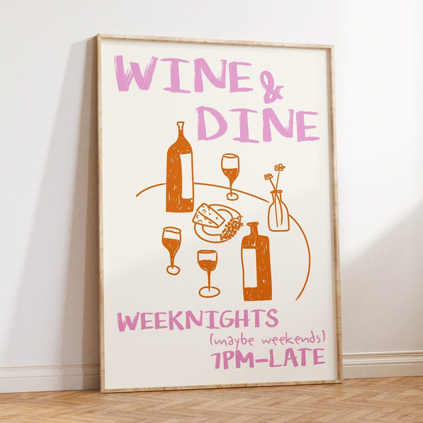 Skab en stilfuld stemning med Wine & Dine Plakat. Perfekt vin plakat til køkkenet, spisestuen eller barområdet. Bestil din plakat med vin i dag!