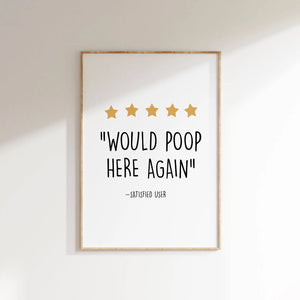 Humor plakat til badeværelset med teksten “Would Poop Here Again” og fem stjerner i et minimalistisk design.