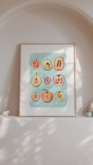 Blå vulva frugt plakat med kunstnerisk og feministisk motiv i moderne farver.