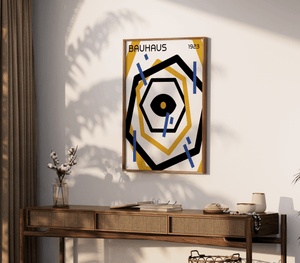 Dead Eye Bauhaus Plakat er et markant og stilrent kunstværk, der hylder Bauhaus' enkle og geometriske design.