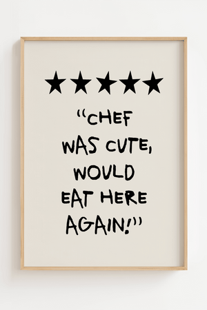 Beige plakat med fem sorte stjerner og sort håndskrift-tekst: "Chef was cute, would eat here again"
