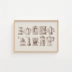 Opdag Coffee Machines Plakat, den ideelle plakat til køkkenet. Denne stilfulde plakat fremhæver forskellige kaffemaskiner og fanger kaffens essens. 