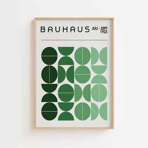 Bauhaus plakat med grønne cirkler og halvcirkler i geometrisk grid og minimalistisk design.