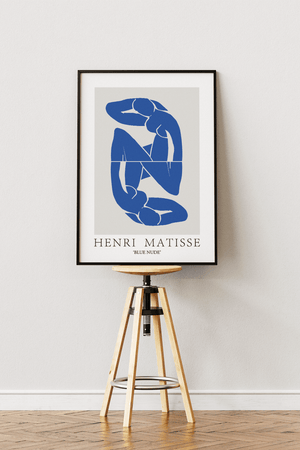 Blue Nude Duo Matisse plakat med to blå figurer i papercut-stil – moderne kunst af Henri Matisse.