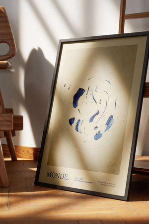 Abstrakt moderne plakat med organiske former og kunstnerisk udtryk i minimalistisk design