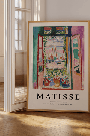 Matisse plakat med åbent vindue, blomster og farverigt havnemotiv fra 1905.