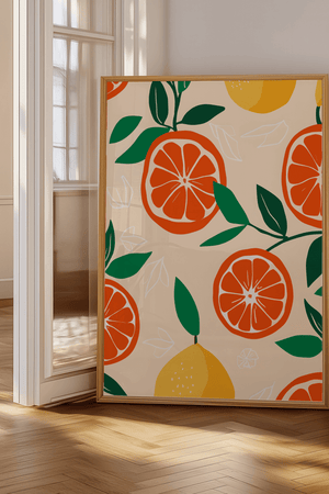 Citrus Fruits plakat med appelsiner, citroner og grønne blade i farverigt grafisk design – moderne køkkenplakat.