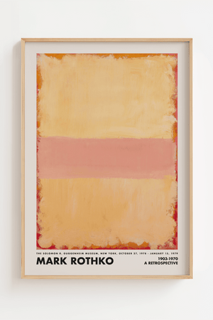 Abstrakt plakat med varme gule farver, bredt rosa farvefelt og rød-orange kanter inspireret af Mark Rothkos karakteristiske farvefelter.