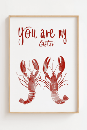 Plakat med teksten “You Are My Lobster” og to røde hummere i lys træramme – romantisk og sjov vægdekoration.

