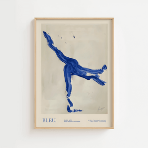 Abstract Bleu plakat med blå penselstrøg i kunstnerisk, abstrakt design – moderne plakat i minimalistisk stil.