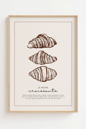 Croissant plakat med tre håndtegnede croissanter i brun ramme – perfekt som køkkenplakat med fransk caféstemning.

