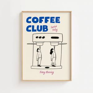 Humoristisk Coffee Club plakat med illustration af kaffemaskine og to personer samt teksten ‘Served Daily’ og ‘Every Morning’.