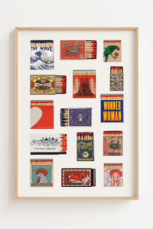 Matchbox Collection plakat med vintage tændstikæsker i farverige og grafiske designs – retro kunstplakat til køkken og hjemmets billedvæg.