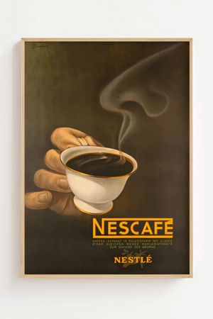 Vintage plakat med Nescafé reklame – retro kaffekop og dampsky i brun og gylden farveskala

