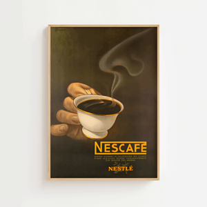 Vintage plakat med Nescafé reklame – retro kaffekop og dampsky i brun og gylden farveskala

