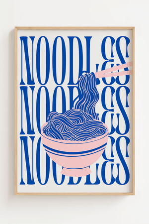 Noodles Bowl plakat med pink skål og blå nudler i grafisk pop-art design – sjov køkkenplakat til noodle lovers.