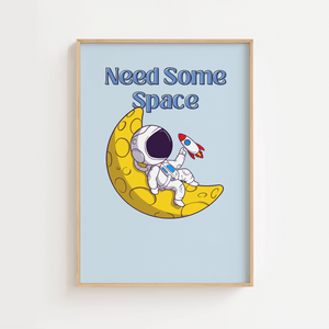 Plakat med teksten “Need Some Space” og illustration af planet – sjov og moderne statement-plakat med ruminspireret tema.

