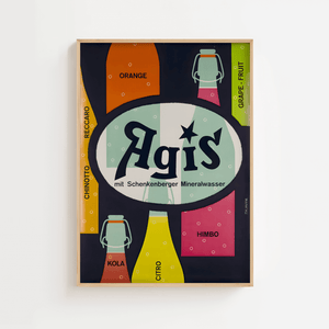 Vintage Agis plakat med sodavandsflasker og farverige smagsvarianter – retro reklame med bobler og Schenkenberger mineralvand.