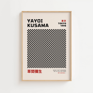 Infinity Squares – Yayoi Kusama plakat med sort-hvidt kvadratisk mønster i optisk design – moderne kunstplakat.