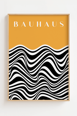 Yellow Waves – Bauhaus Plakat med sort-hvide bølger og gul baggrund.