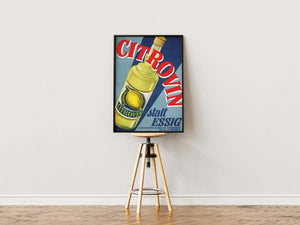 Vintage Citrovin plakat med stor citronflaske og rød/blå typografi – retro reklame for citronessens i tysk designstil.
