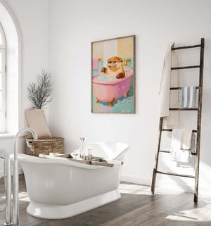 Illustration af sød odder i lyserødt badekar med bobler, perfekt som humoristisk plakat til badeværelset.