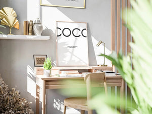 Coco Chanel plakat med citatet "I don’t do fashion, I am fashion" – sort/hvid modeplakat til stilfuld indretning.