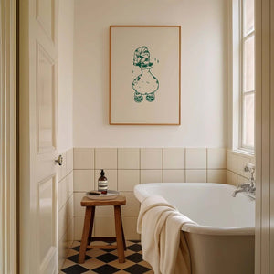 Plakat med sjov illustration af badeand iført klipklapper – perfekt til badeværelset eller gæstetoilettet med et humoristisk twist.