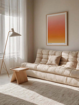 Minimalistisk plakat med orange farveovergange inspireret af solnedgang i moderne indretning