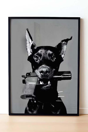 Giv dit hjem et råt og moderne udtryk med vores Doberman Power fashion plakat. Perfekt sort/hvid hund plakat med kant til stuen, kontoret eller gallerivæggen.