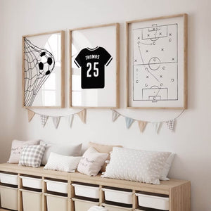 Find den perfekte fodboldplakat til dit hjem. Udforsk unikke fodbold- og sportsplakater, der tilføjer energi og stil til din vægindretning. Køb nu! 