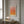 Minimalistisk plakat med orange farveovergange inspireret af solnedgang i moderne indretning
