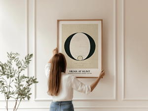 Duality plakat – Hilma af Klint abstrakt kunstplakat med sort og hvid cirkelmotiv