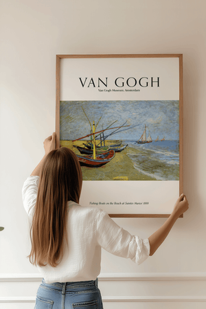 Fishing Boats on the Beach plakat 1888 – Van Gogh kunstplakat med fiskerbåde og strandmotiv