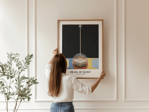 Sacred Light plakat – Hilma af Klint abstrakt kunst med lysstråle og geometrisk motiv