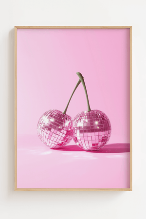 Disco cherry plakat med pink kirsebær i spejlkugle stil