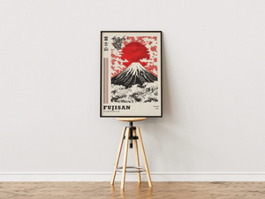 Japansk plakat med Mount Fuji, bølger og rød sol i klassisk japansk kunststil.