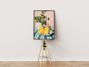 Citron plakat med stilleben motiv af citroner på tallerken og grøn plante