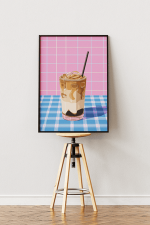 Iced latte plakat med pastel farver og moderne kaffe illustration