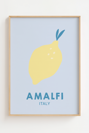 Citron fra Amalfi – Plakat er en smuk og enkel hyldest til Italiens solrige kyst. Det stilrene citronmotiv og teksten “Amalfi Italy” 